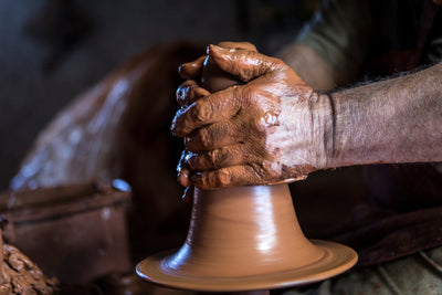 Turkse handgemaakte keramiek: 'n reis deur geskiedenis, voordele en daaglikse gebruik